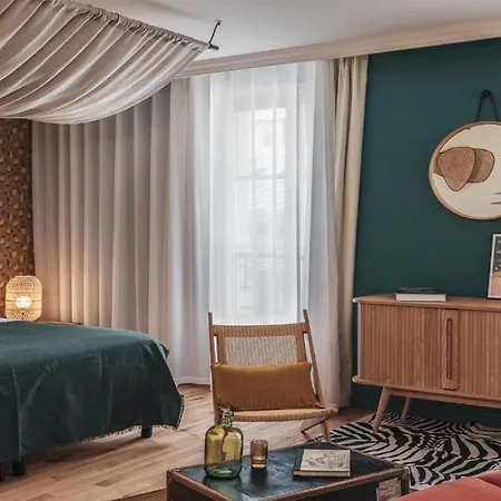 Hotel Seven