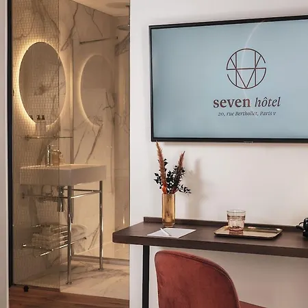 Hotel Seven