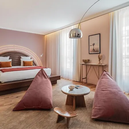 Hotel Seven
